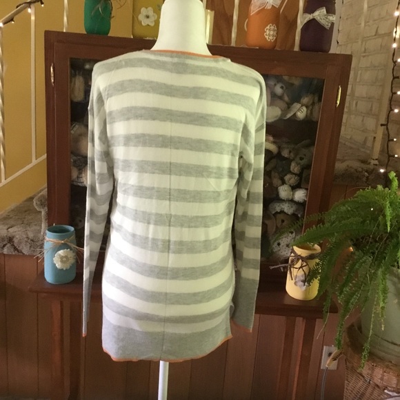 A NEW DAY SWEATER - Picture 3 of 8